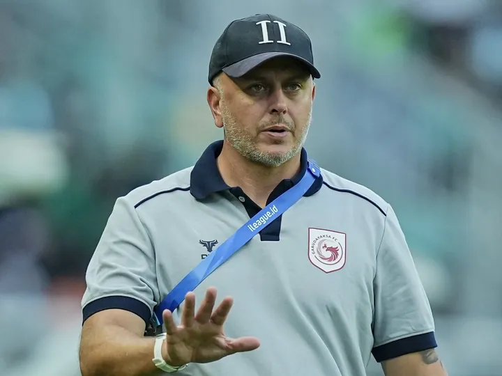 John Wall on the touchline in a Garudayaksa FC polo, giving an instruction